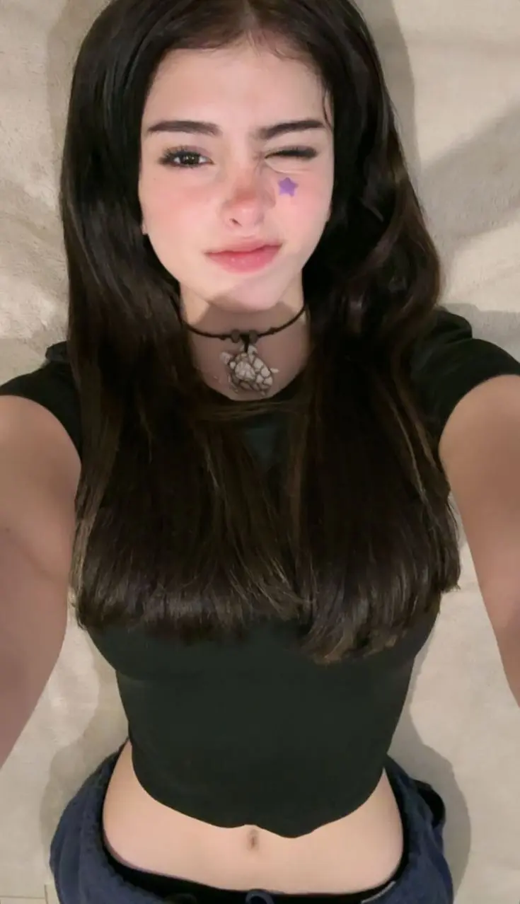 audrey_yess12389 (19) female from US - sexting partner