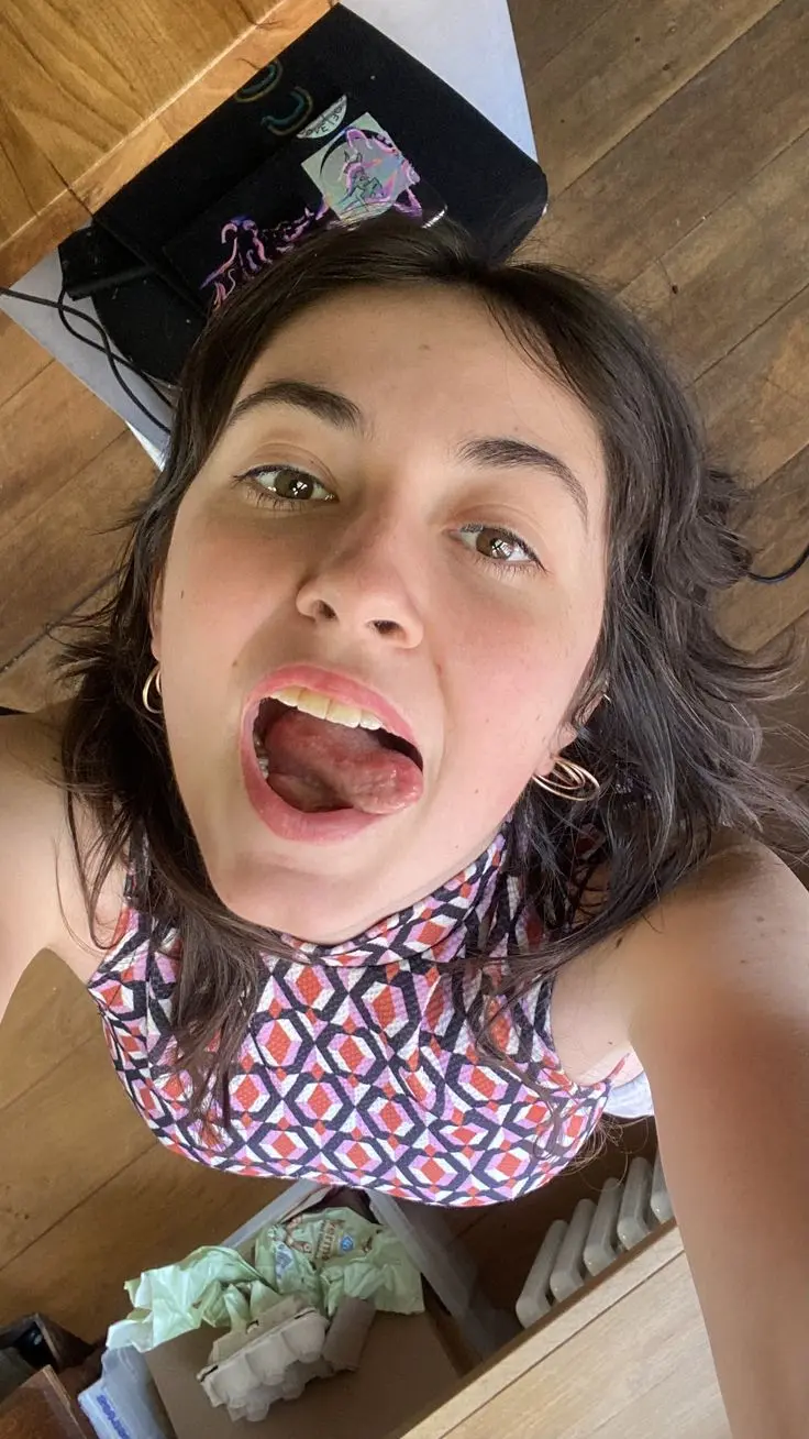 audrey_yess123898 (22) female from US - sexting partner