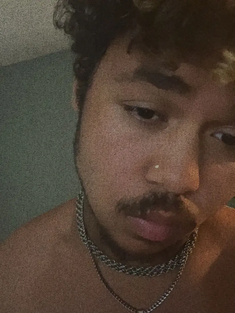 averyric (18) male from US - sexting partner