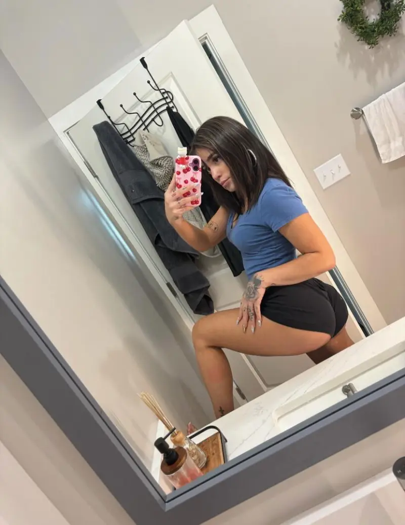 ayeherass322 (24) female from US - sexting partner