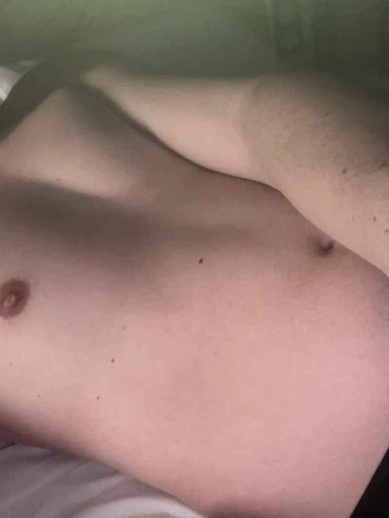 aymclr (18) male from FR - sexting partner