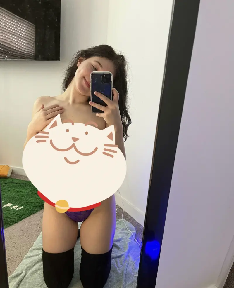 az6hjn (18) female from US - sexting partner