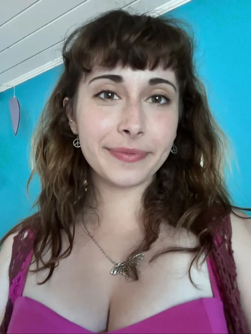 azabzz (18) female from EG - sexting partner