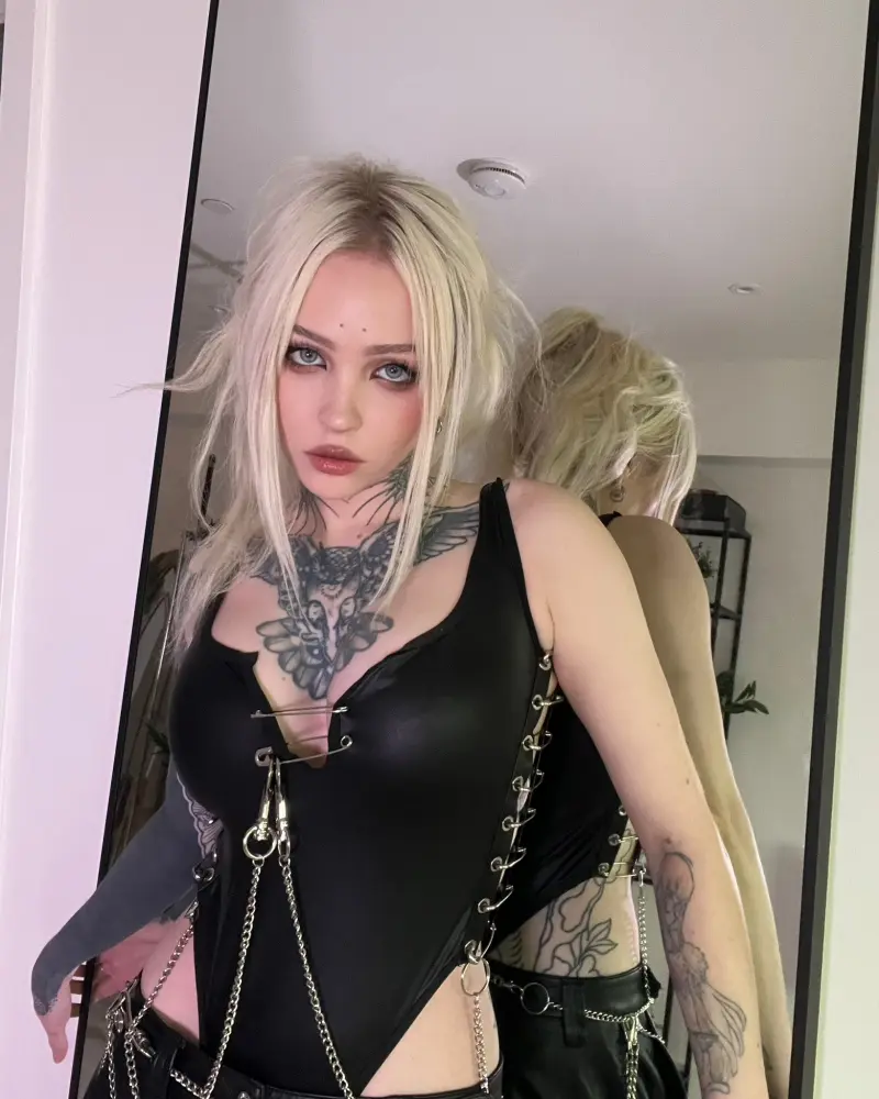 baby2384732894 (18) female from US - sexting partner