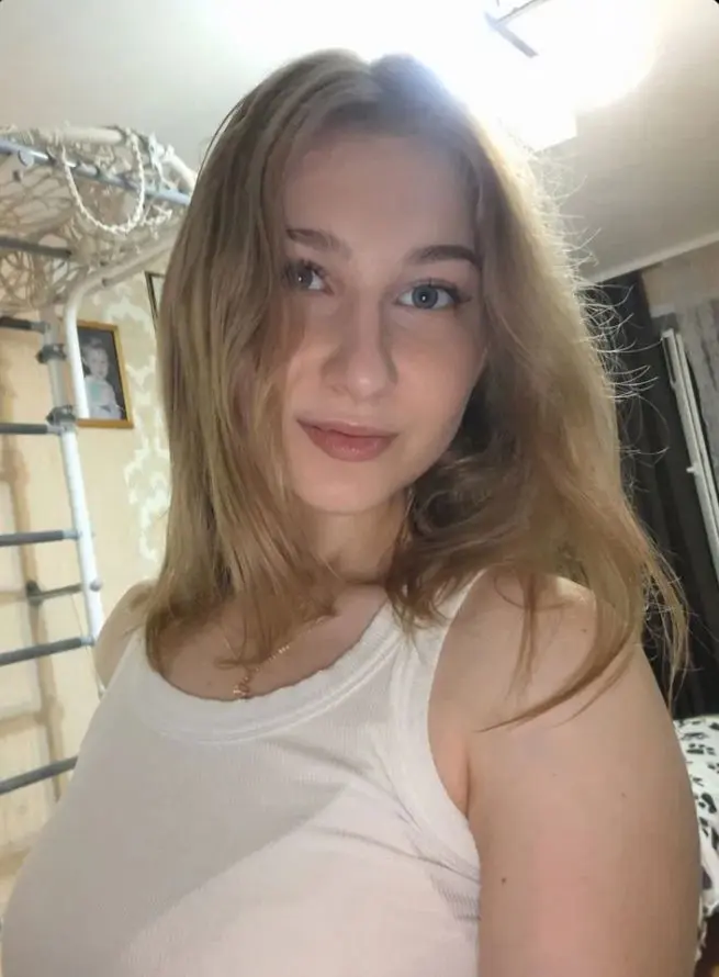 bacihon (18) female from US - sexting partner