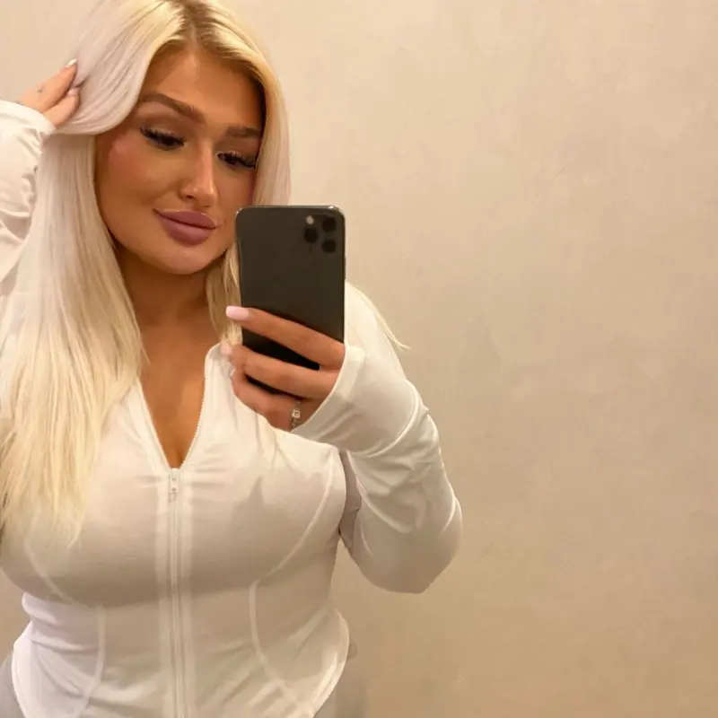 bahakeja (18) female from US - sexting partner