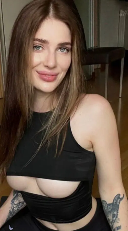 bapix16082 (18) female from US - sexting partner