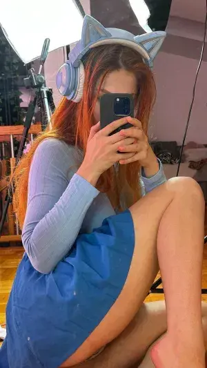 bapogo4296 (23) female from GB - sexting partner