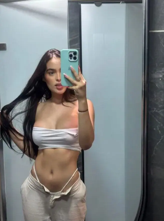 baqizity (22) female from GB - sexting partner