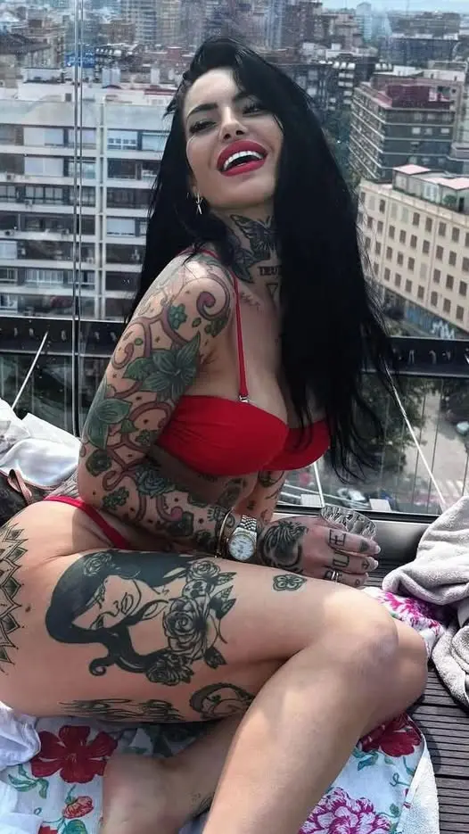 baroxod196 (23) female from GB - sexting partner