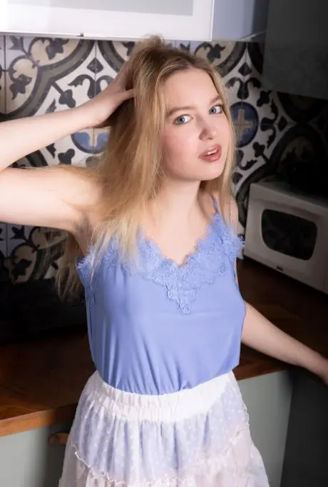 basocenu (26) female from GB - sexting partner