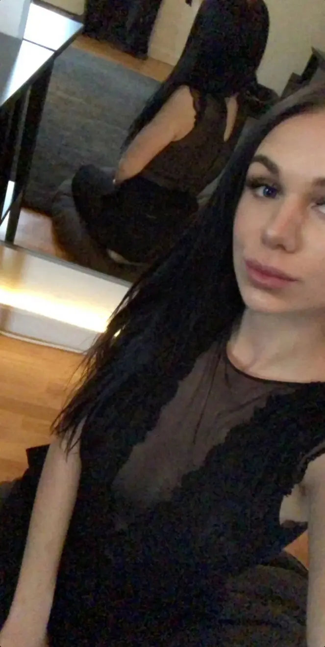 bavexyzu (21) female from US - sexting partner