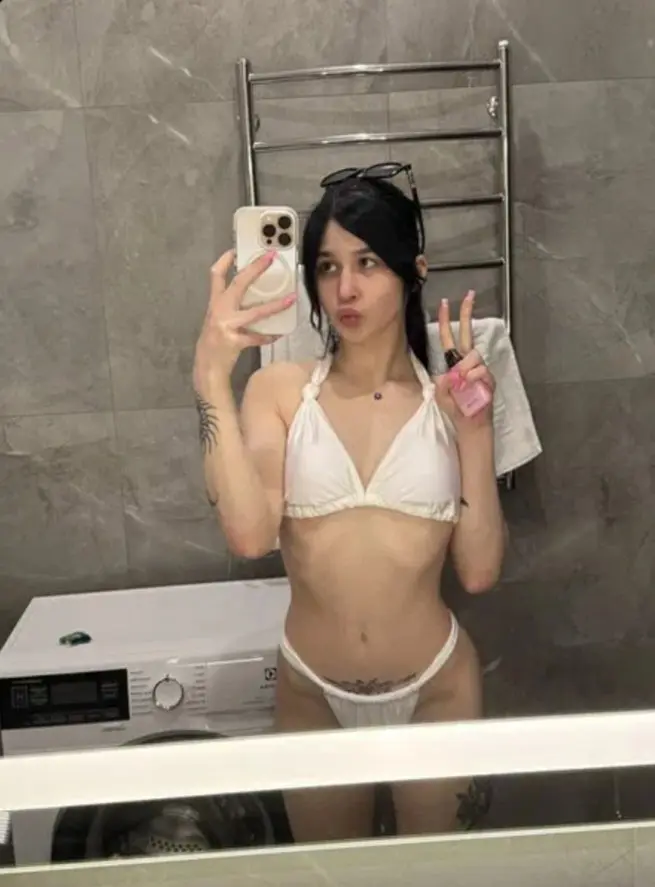 befugety (18) female from US - sexting partner