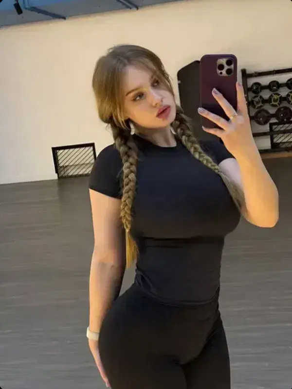 beler54492 (22) female from AU - sexting partner