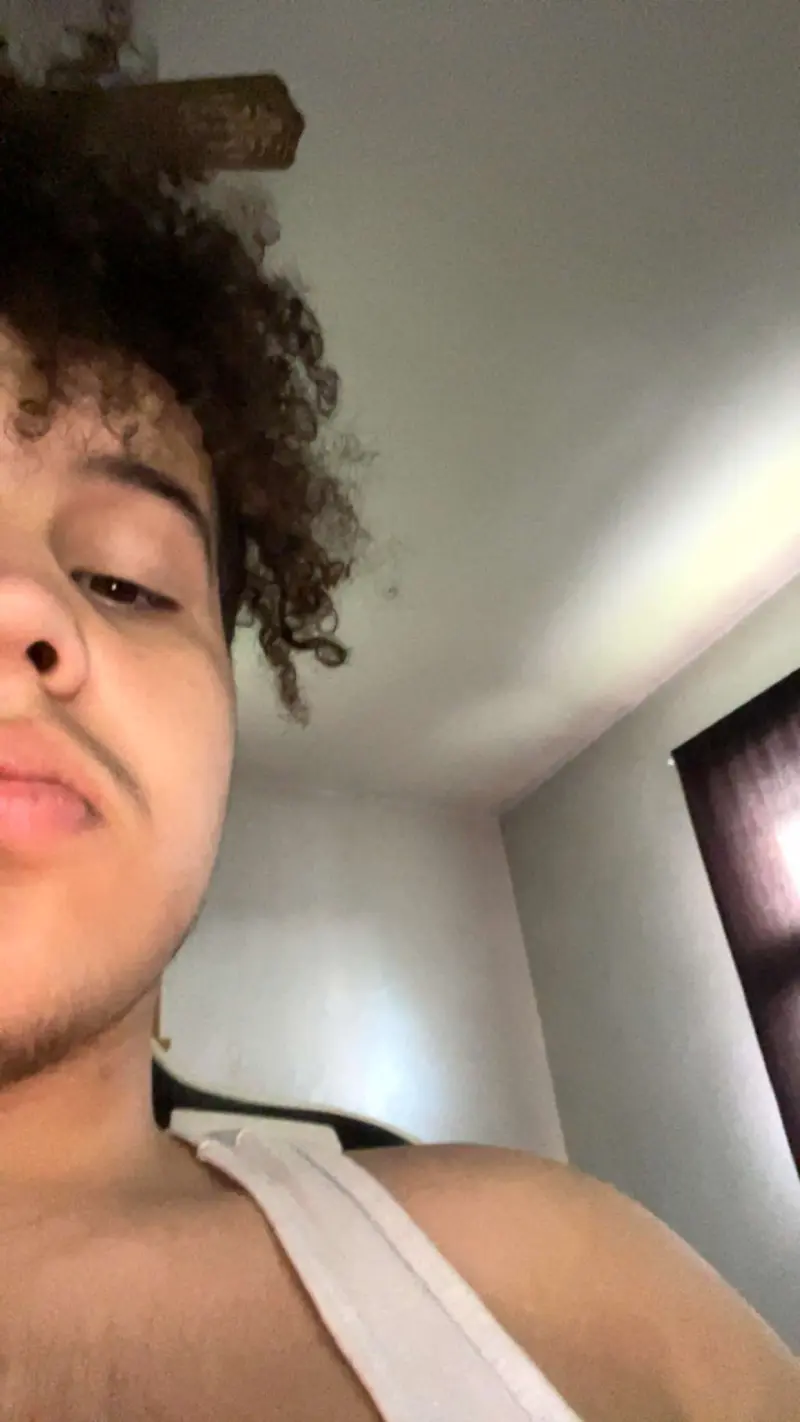 bentlybarlow9 (18) male from AU - sexting partner