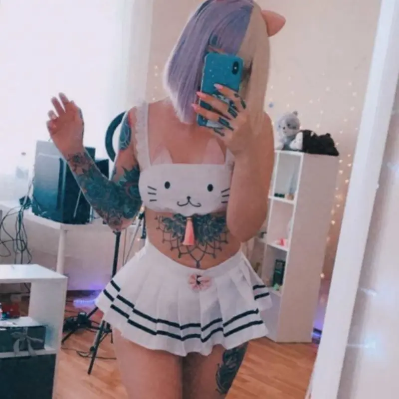 betty22 (18) female from US - sexting partner