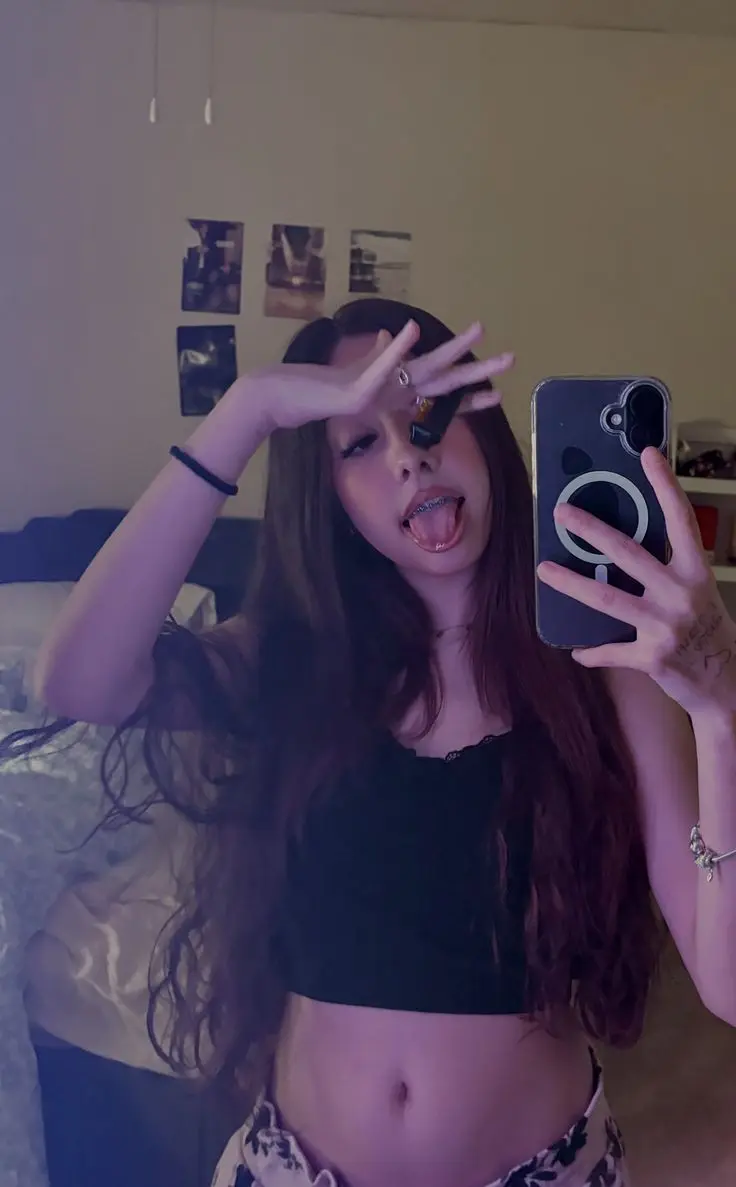 bevenow427 (18) female from US - sexting partner