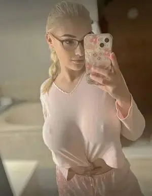 beyal69871 (18) female from FR - sexting partner