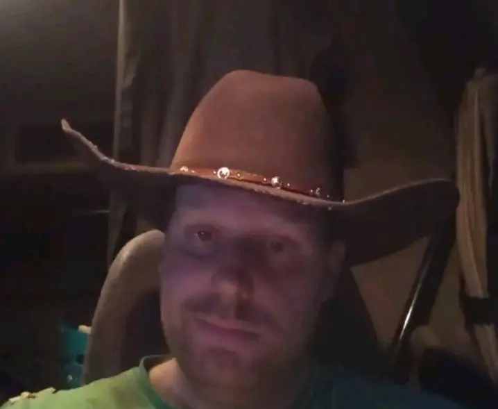 bgjackson865 (18) male from US - sexting partner