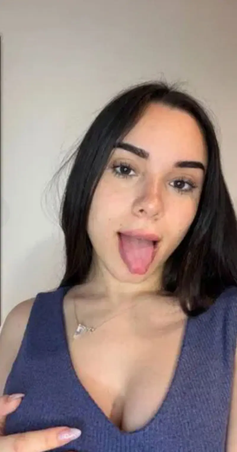 bibayix (22) female from FR - sexting partner