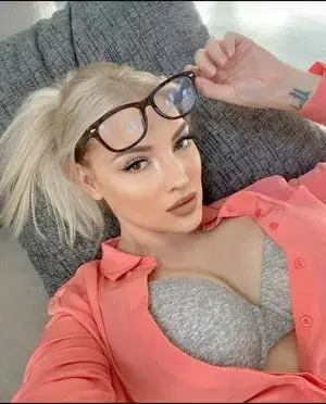 bidoj38765 (18) female from DE - sexting partner