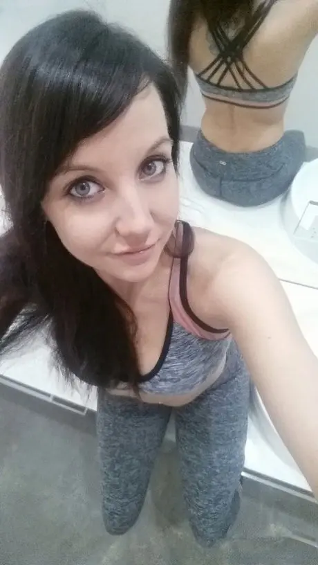 bifado5352 (18) female from GB - sexting partner