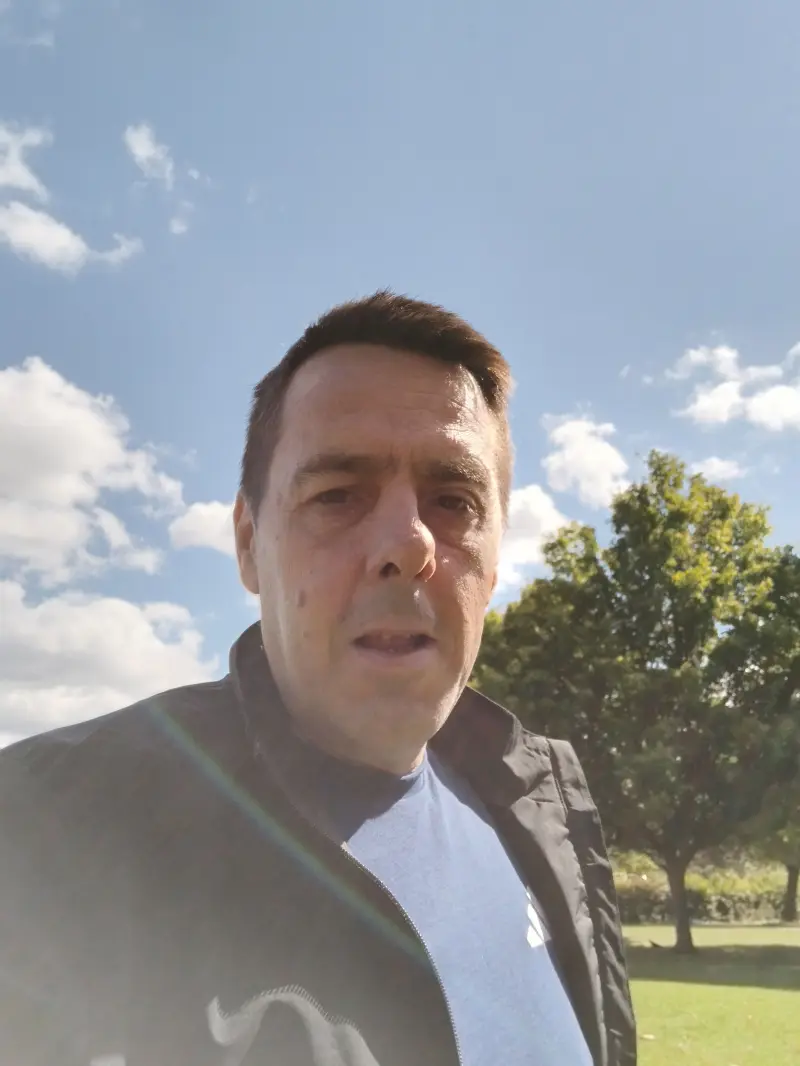 bigcockcraig76 (18) male from GB - sexting partner