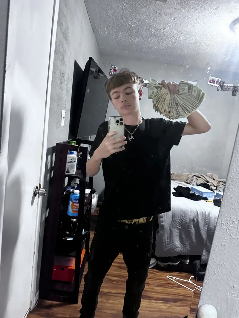 bigd (18) male from US - sexting partner