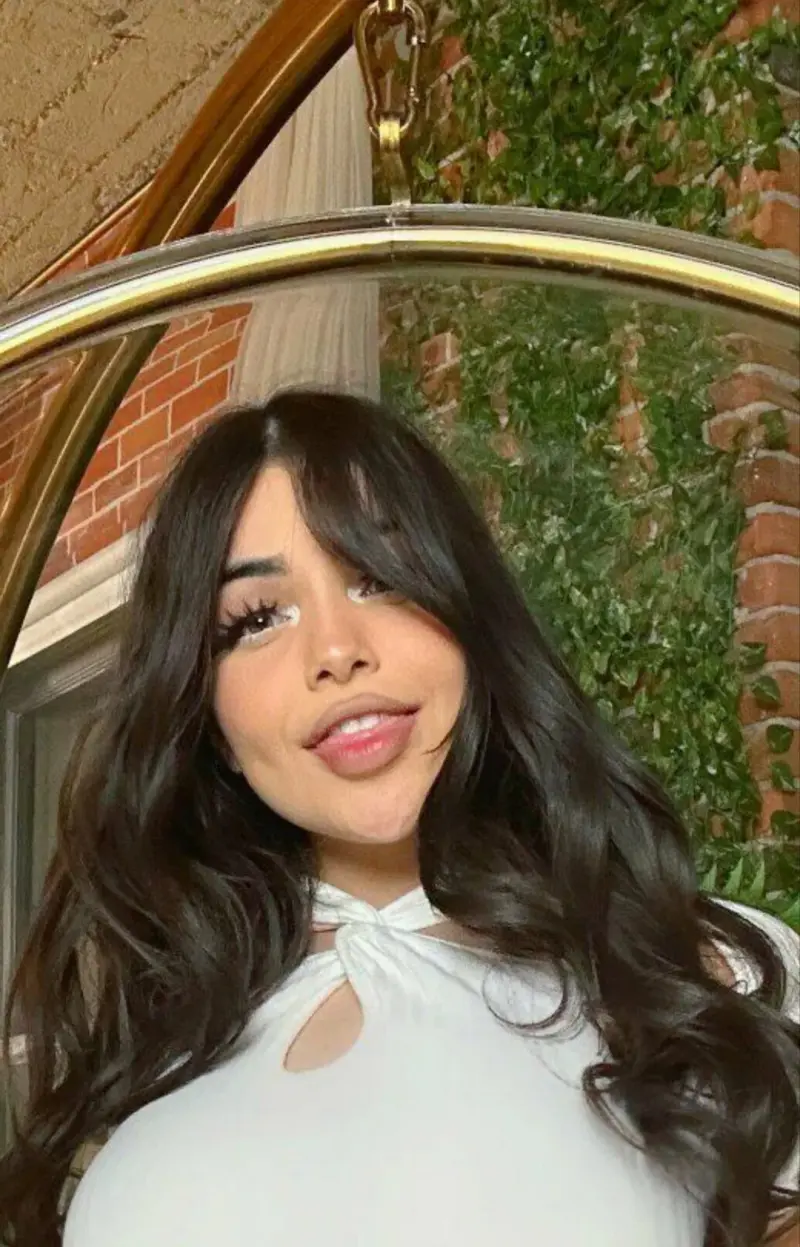 bjknfmg (18) female from US - sexting partner