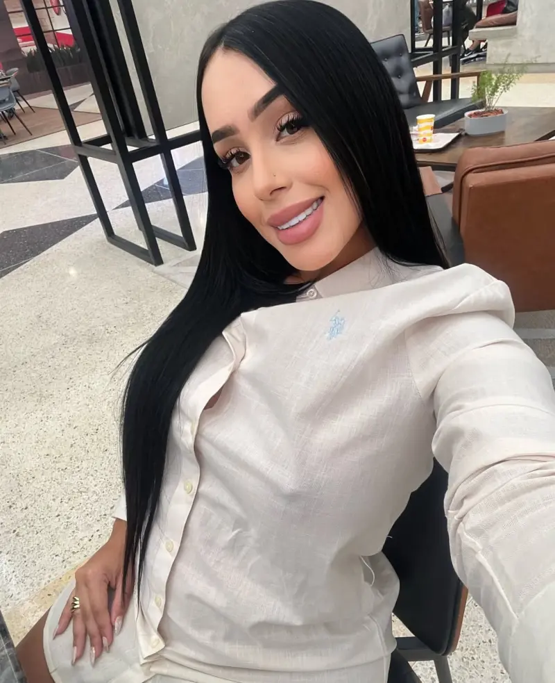 bmichy1-_ (18) female from US - sexting partner