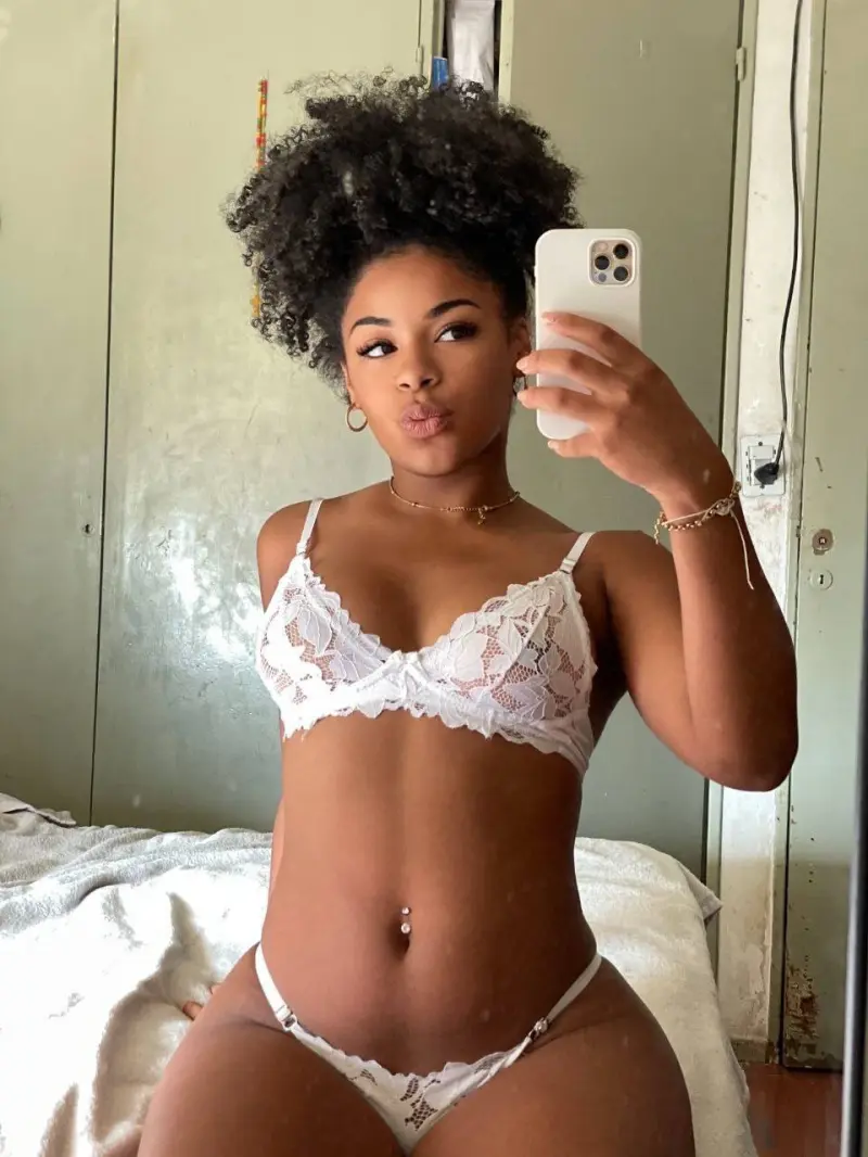 bodejem434 (18) female from GB - sexting partner