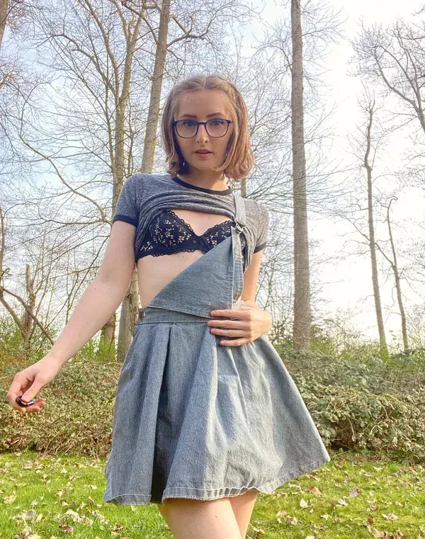 bogos47775 (18) female from GB - sexting partner