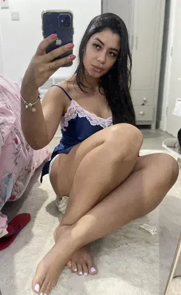 bogyweqa (18) female from GB - sexting partner