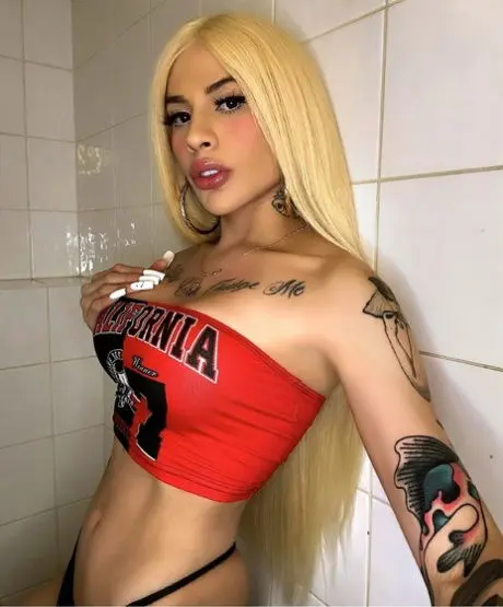 boheko7860 (24) female from AE - sexting partner