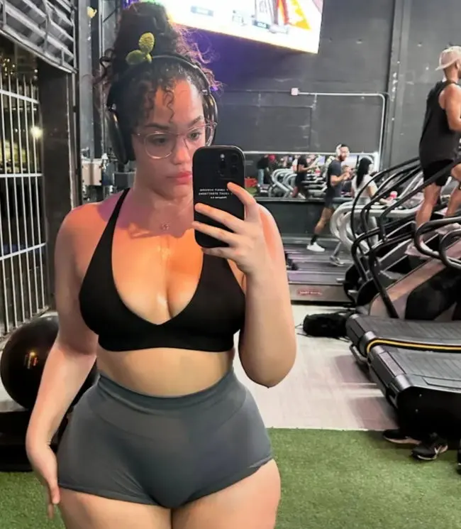 bohoraxu (22) female from US - sexting partner