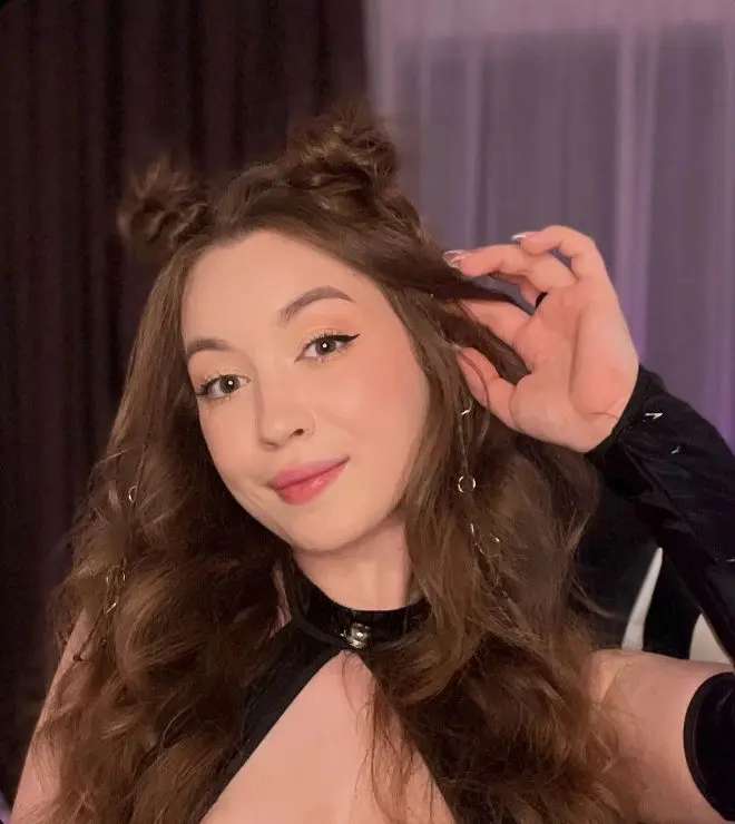 bokavijk (18) female from US - sexting partner