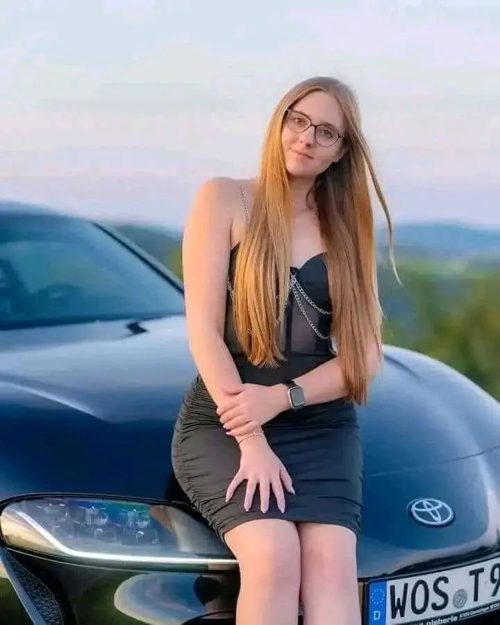 boliymnm (18) female from GB - sexting partner