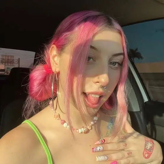 bolluwatifelee (18) female from US - sexting partner