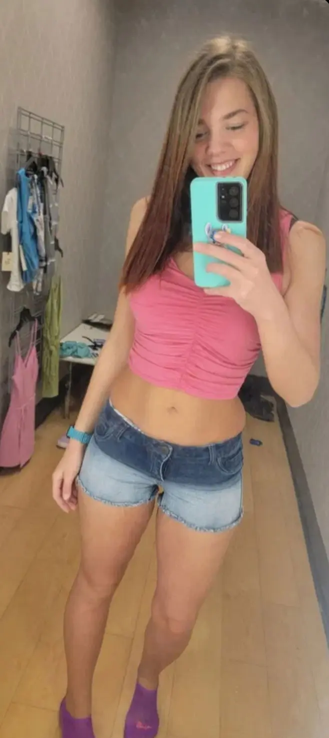 bonoya (18) female from US - sexting partner