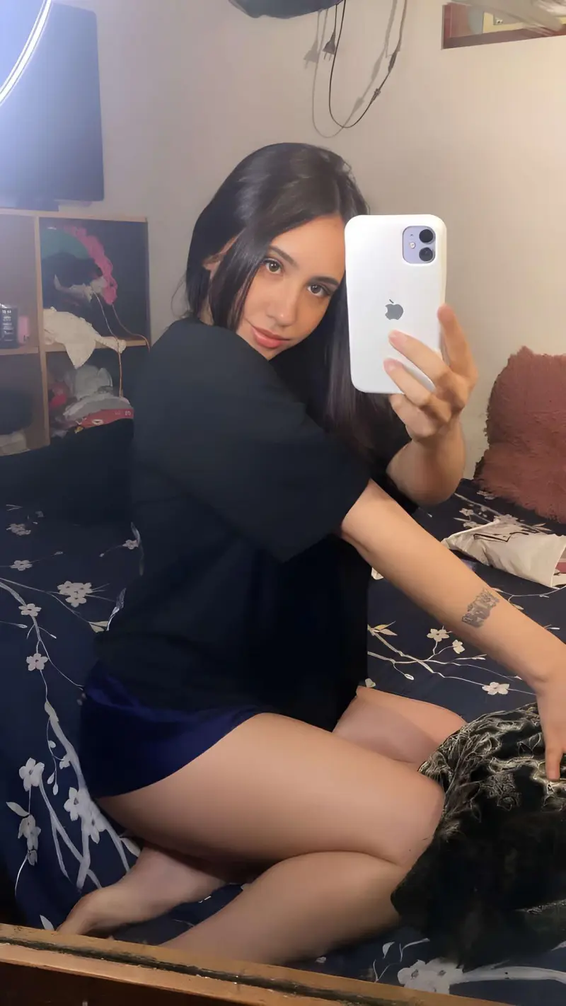 bopoj28863 (23) female from US - sexting partner