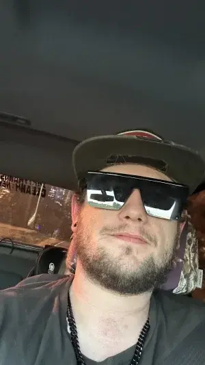 boredwelder97 (18) male from US - sexting partner