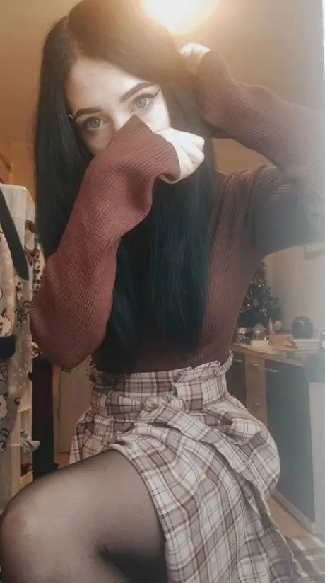 bosalo1618 (18) female from GB - sexting partner