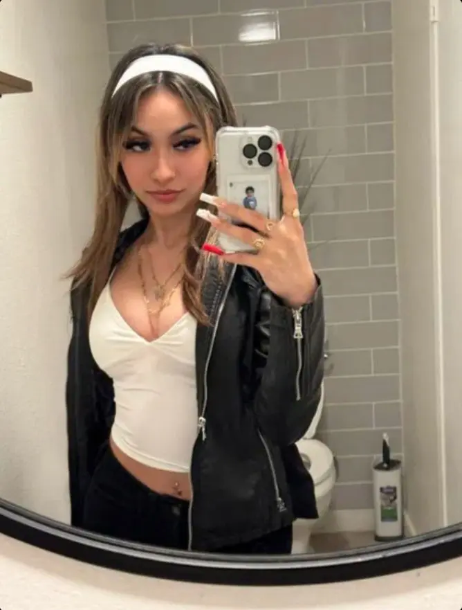 boxivaf (22) female from GB - sexting partner