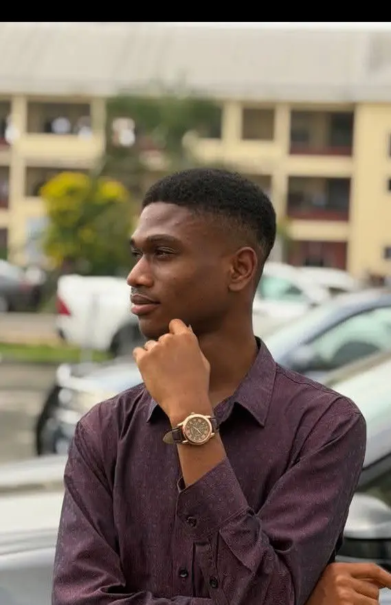 brightolise04 (19) male from NG - sexting partner