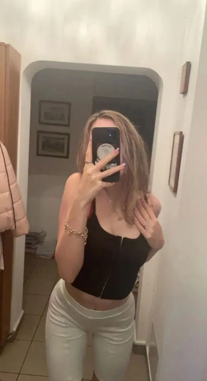 brttpwo (22) female from US - sexting partner