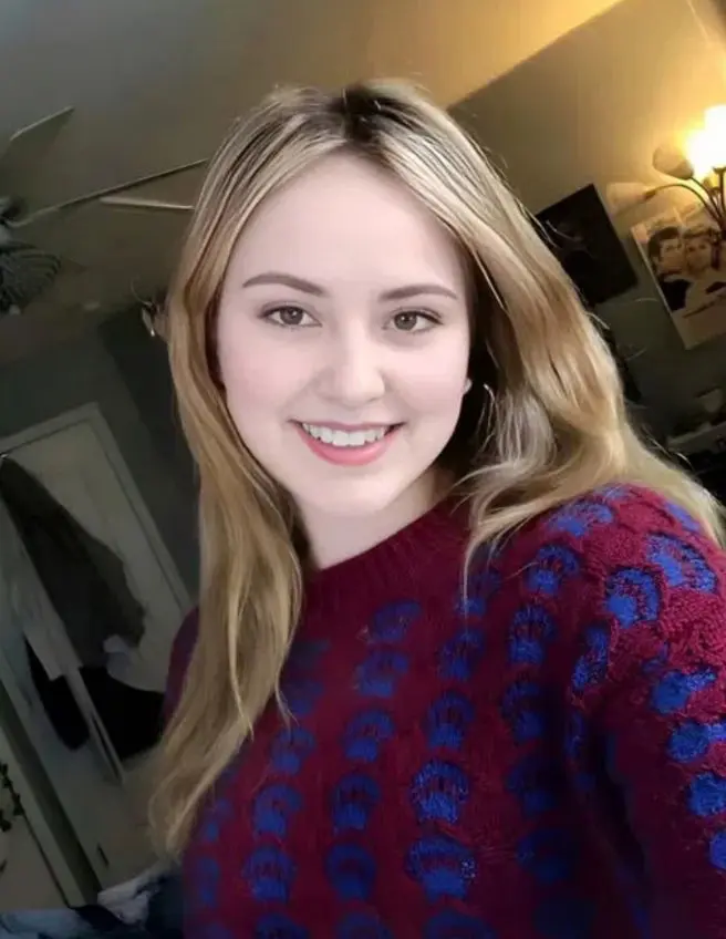 budilil (18) female from CA - sexting partner