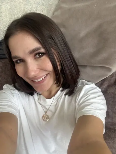 bypiwory (18) female from CA - sexting partner