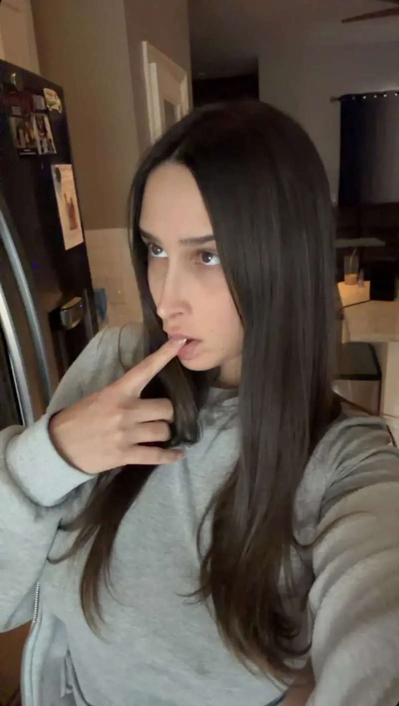 cacaca7852 (30) female from GB - sexting partner