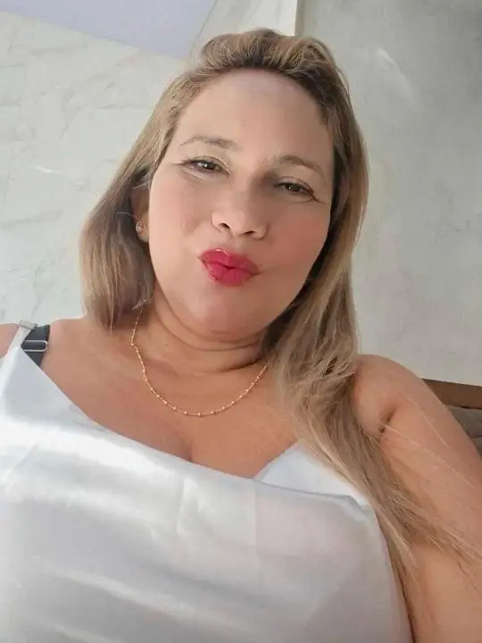 cadihuxu (18) female from US - sexting partner