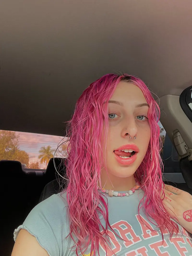 caitlinambrose83 (20) female from US - sexting partner